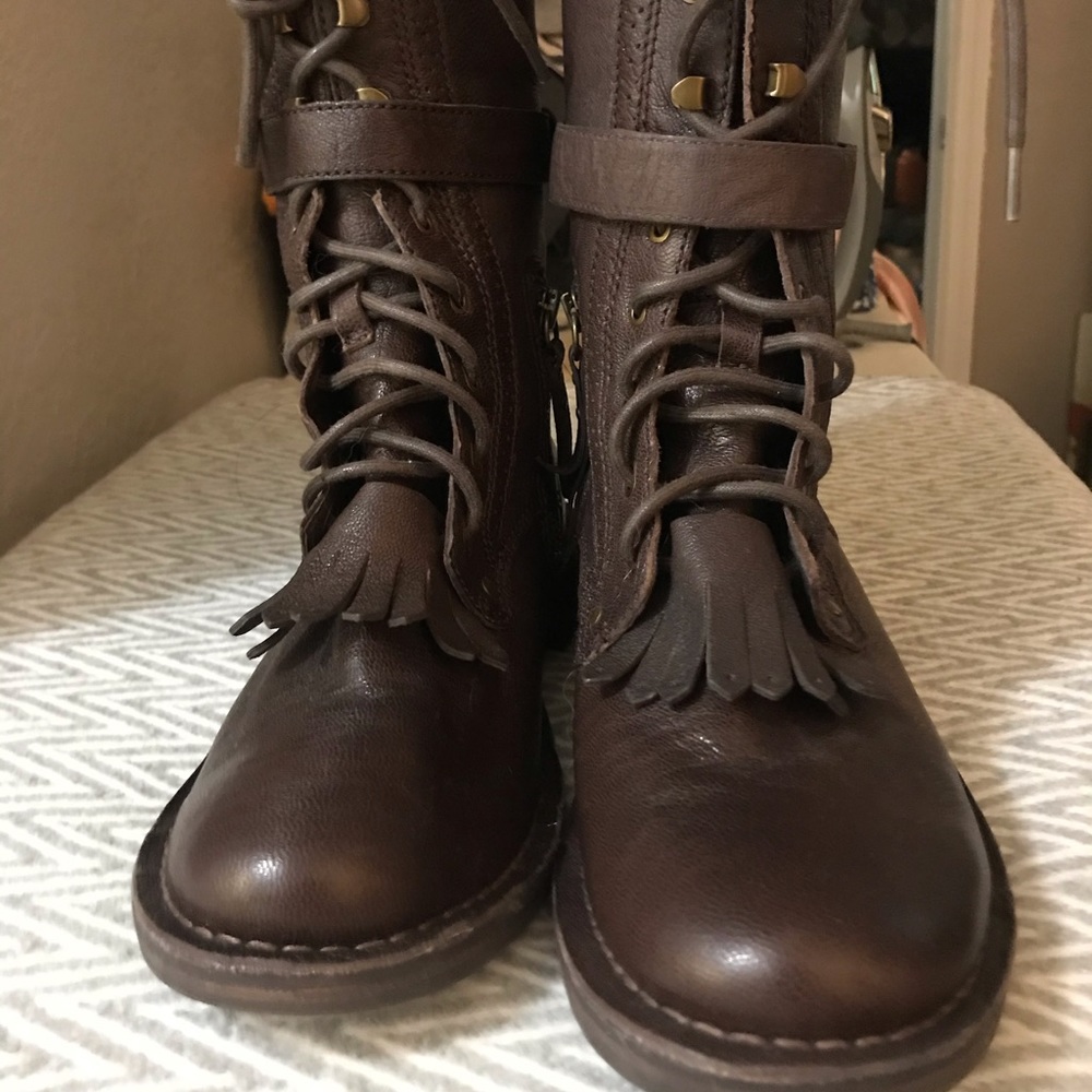 Ugg’s Jena fashion leather boots